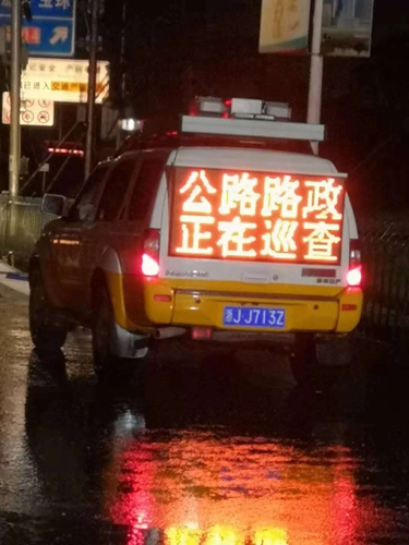 20181207交警過(guò)來(lái)處理_副本.jpg